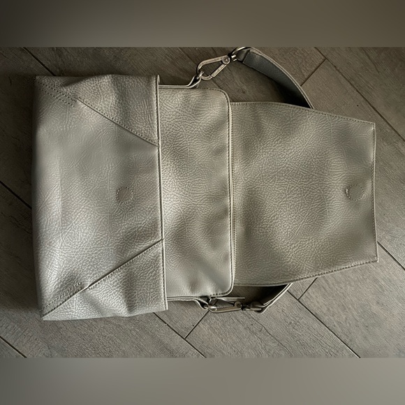 MAT & NAT MINKA SHOULDER BAG.The most perfect gray. Like New Interior & … - Picture 3 of 6
